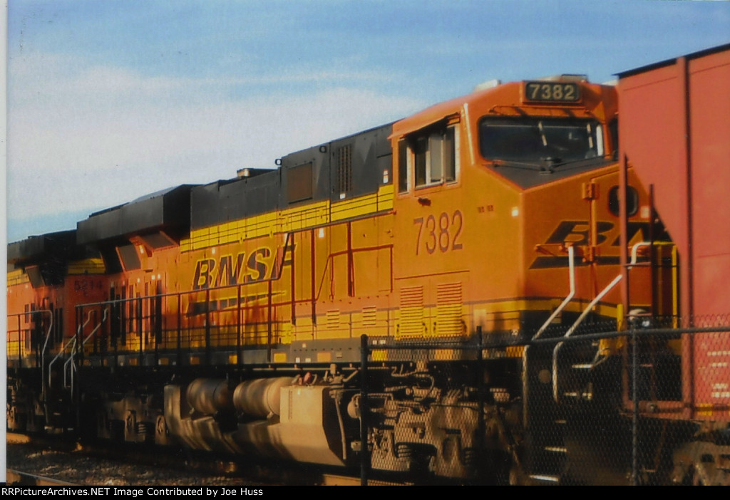 BNSF 7382